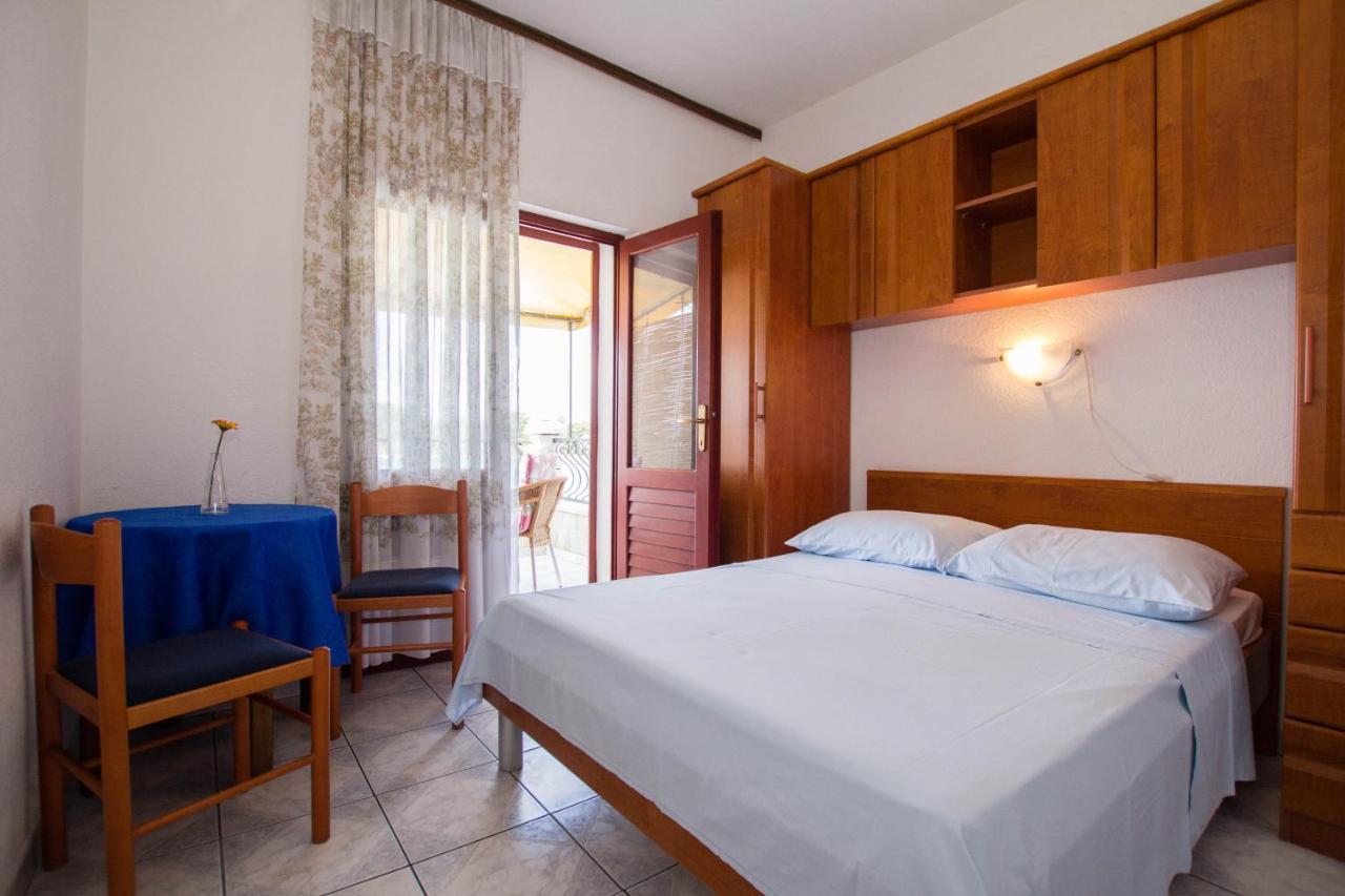 Apartment By The Sea Sucuraj, Hvar - 566 Sućuraj