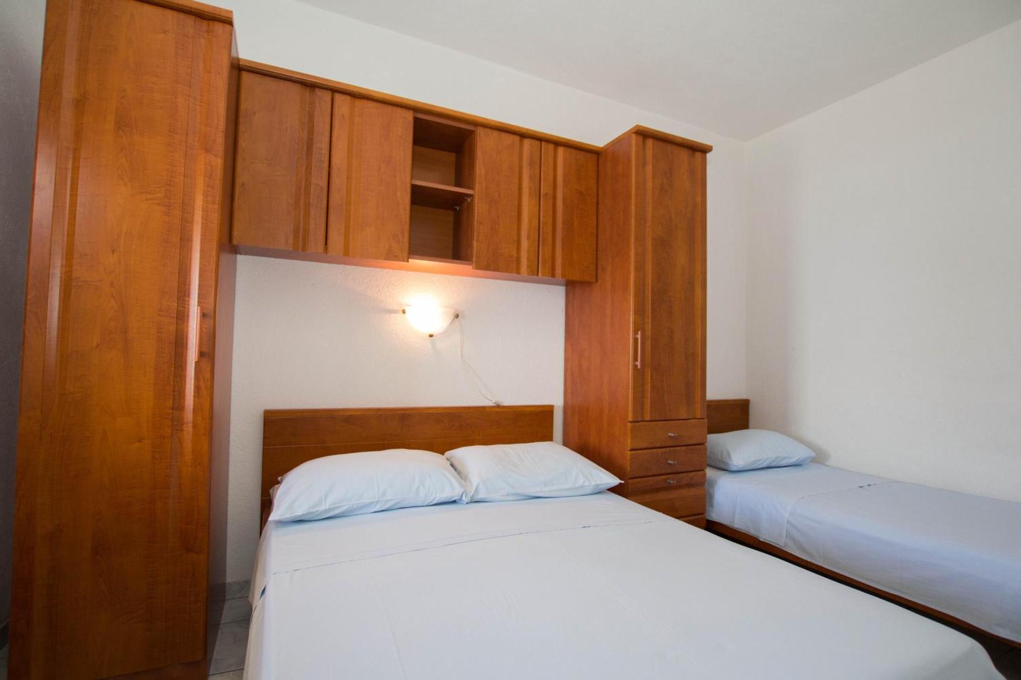Apartment By The Sea Sucuraj, Hvar - 566 Sućuraj